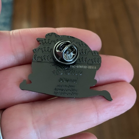 Disney Aladdin & Jasmine Magic Carpet Ride pin - Picture 3 of 3